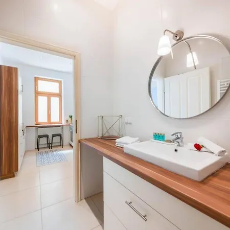 Smile Bahnzeile Apartman
